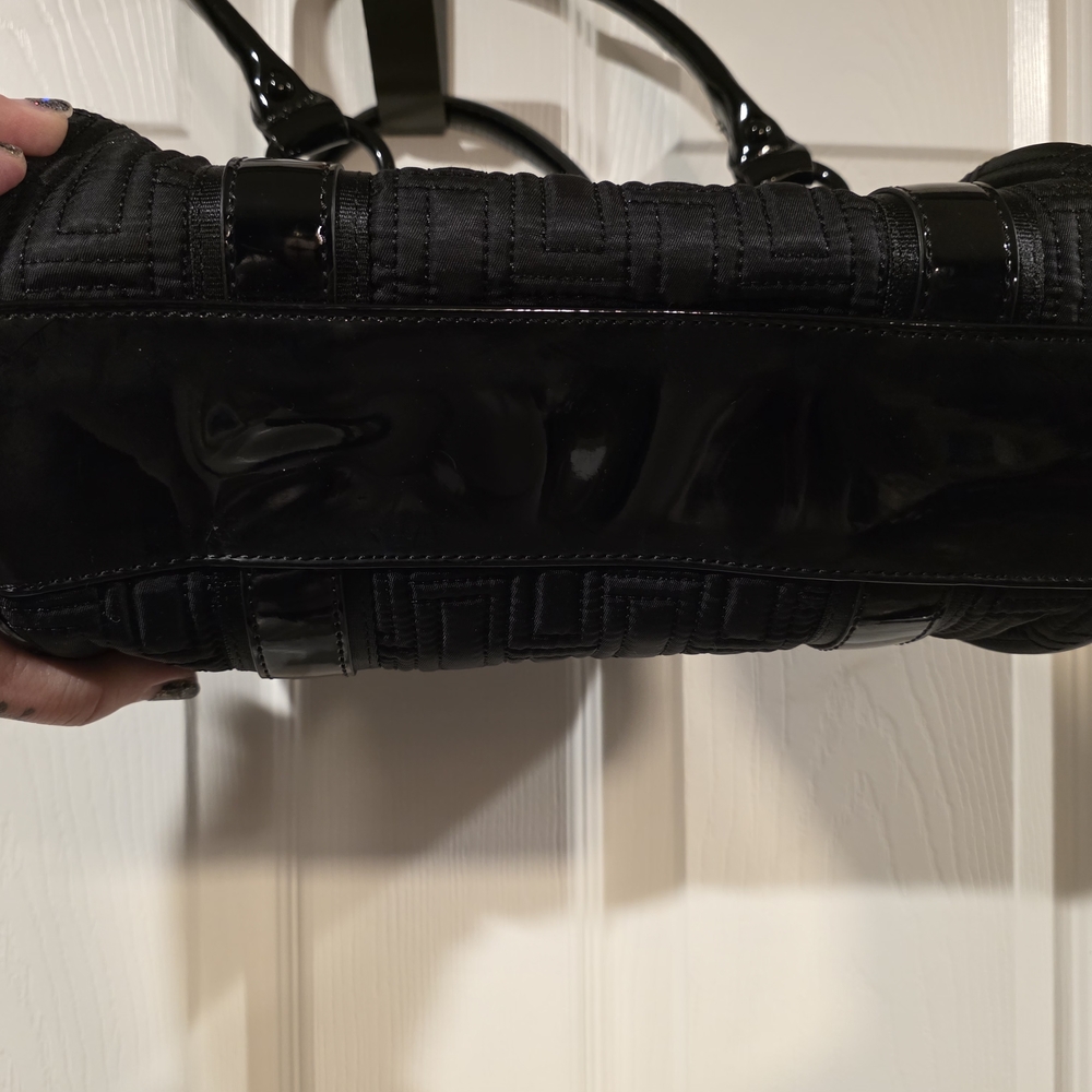 Vera Bradley small quilted barrel bag in the solid color Black - Picture 3 of 9